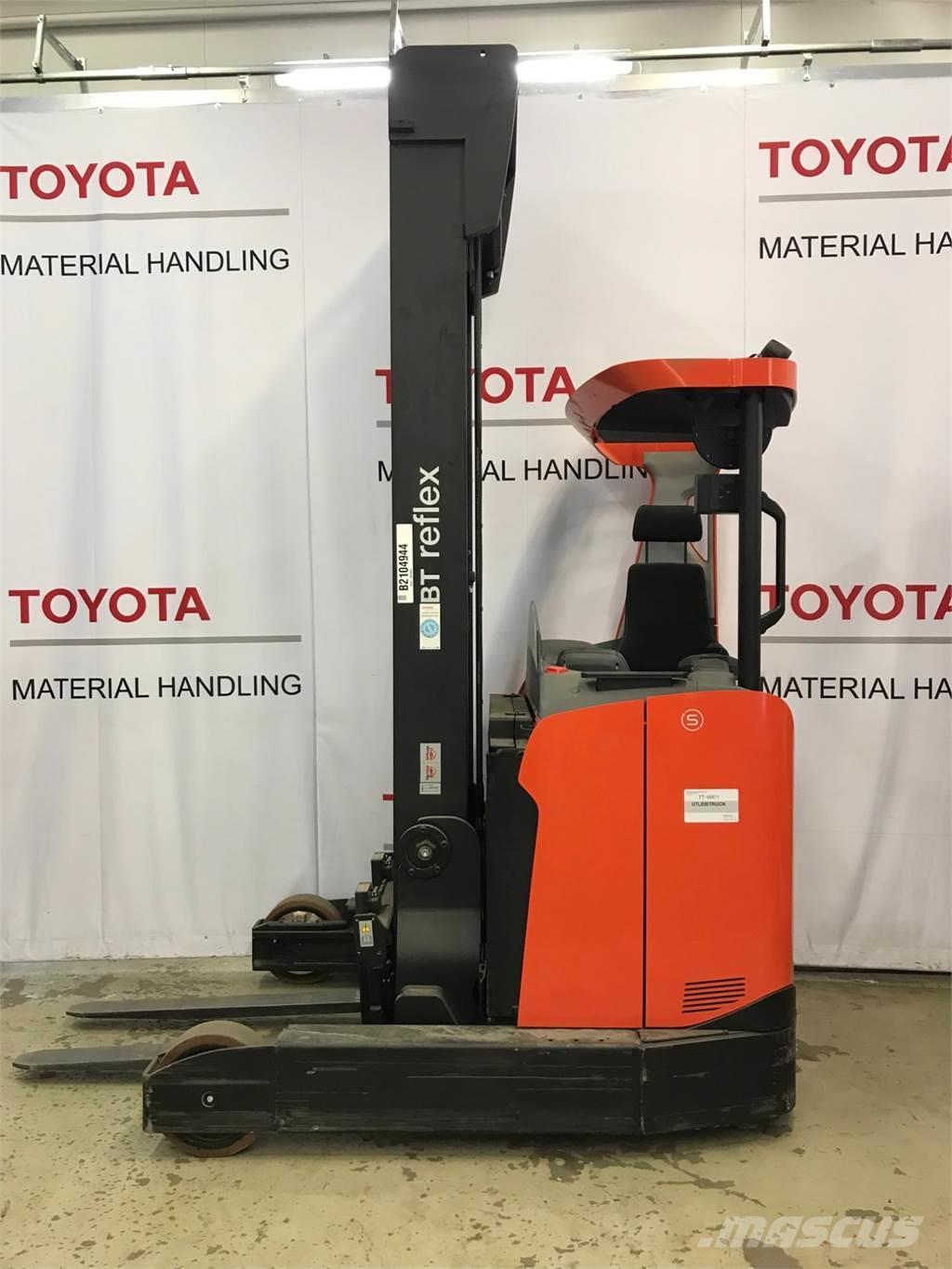Toyota RRE200HE Skyvemasttruck