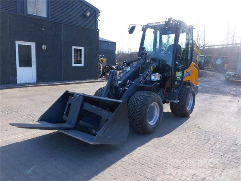 GiANT G2700X-tra g2700 x-tra hd med cabine Mini loaders