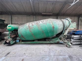 Large Diesel Hooklift Yard Mixer