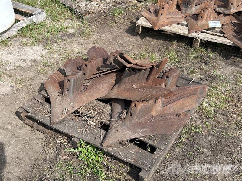 Quantity of (37) 18 in Cultivator Sweeps (Unused) Andre komponenter
