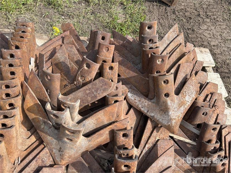 Quantity of (64) Cultivator Sweeps Andre komponenter