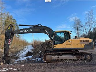 Volvo EC240CL Tracked excavator w/ bucket WATCH VIDEO