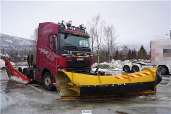 Volvo FH540 6x4 Plow rigged tractor w/ side plow attachm