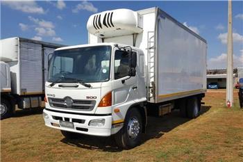 Hino 500, 1626, WITH INSULATED BODY MEAT RAIL BODY