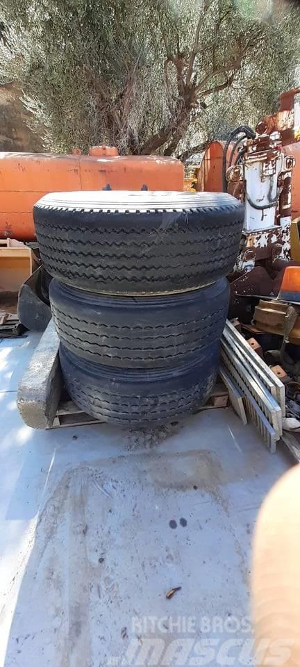 Bridgestone 385/65R22.5 Dekk, hjul og felger