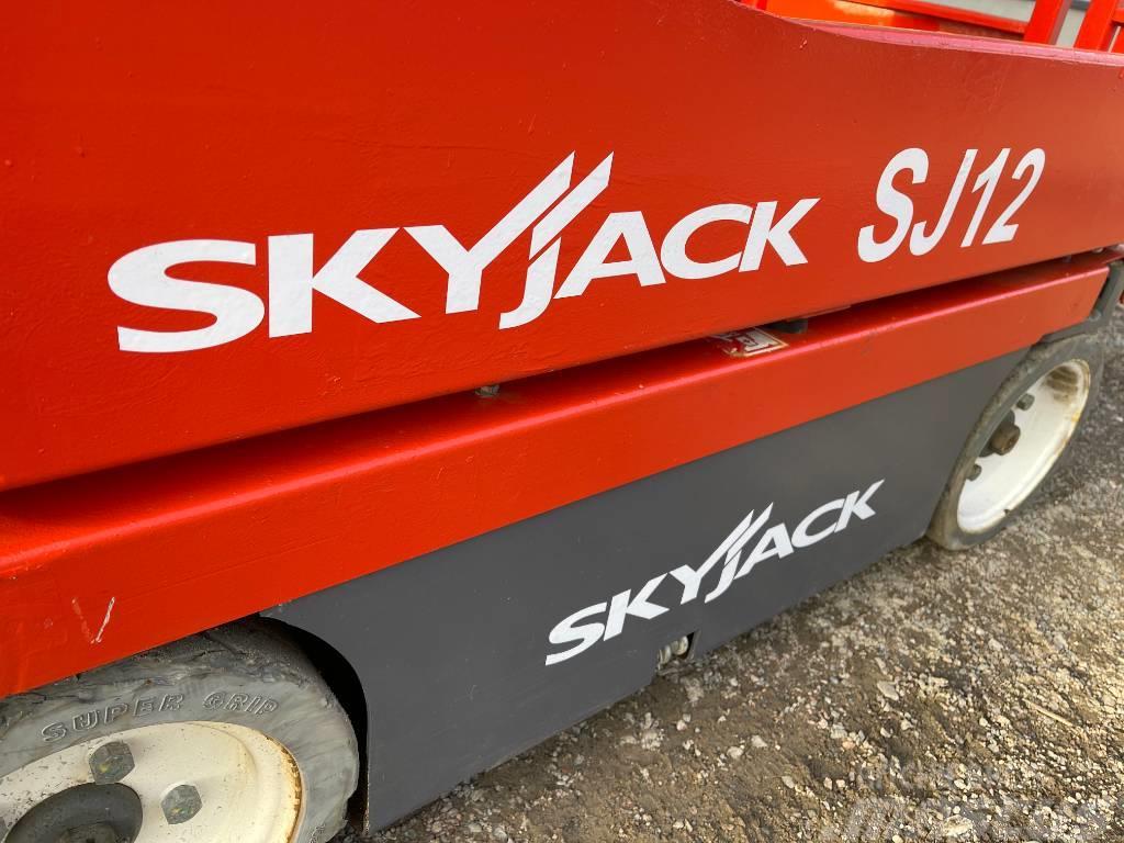 SkyJack SJ 12 Pelarlift Sakselifter