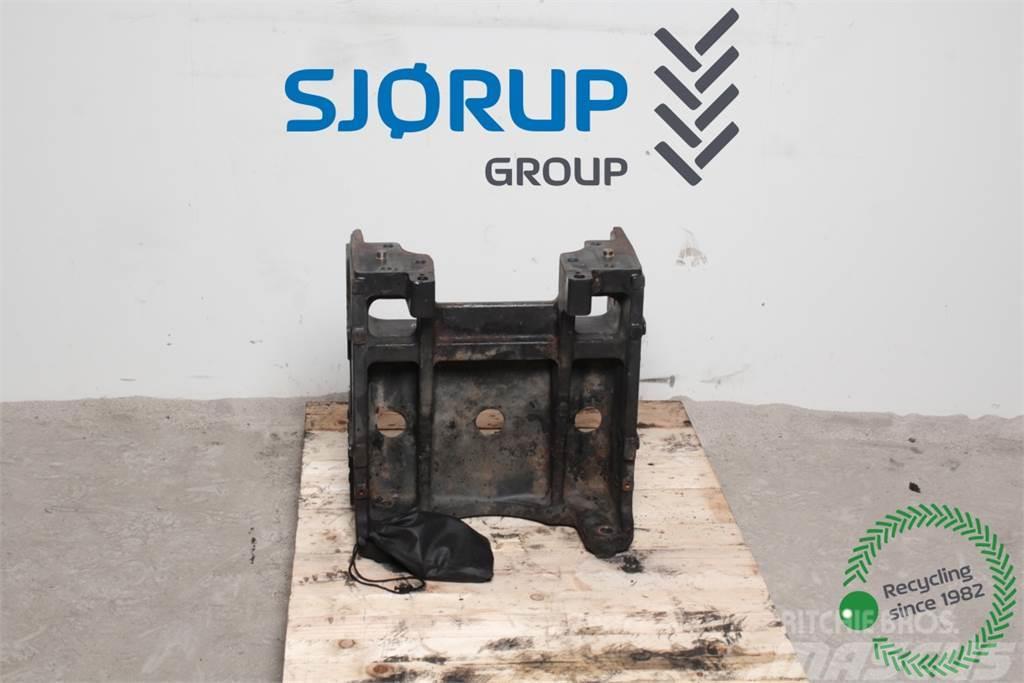 Valtra T 140 Front axle support Chassis og understell