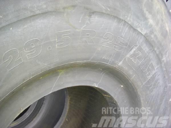 Michelin runderneuert (7-10) 29.5R25 L5 Felsreifen 250 % Dekk, hjul og felger