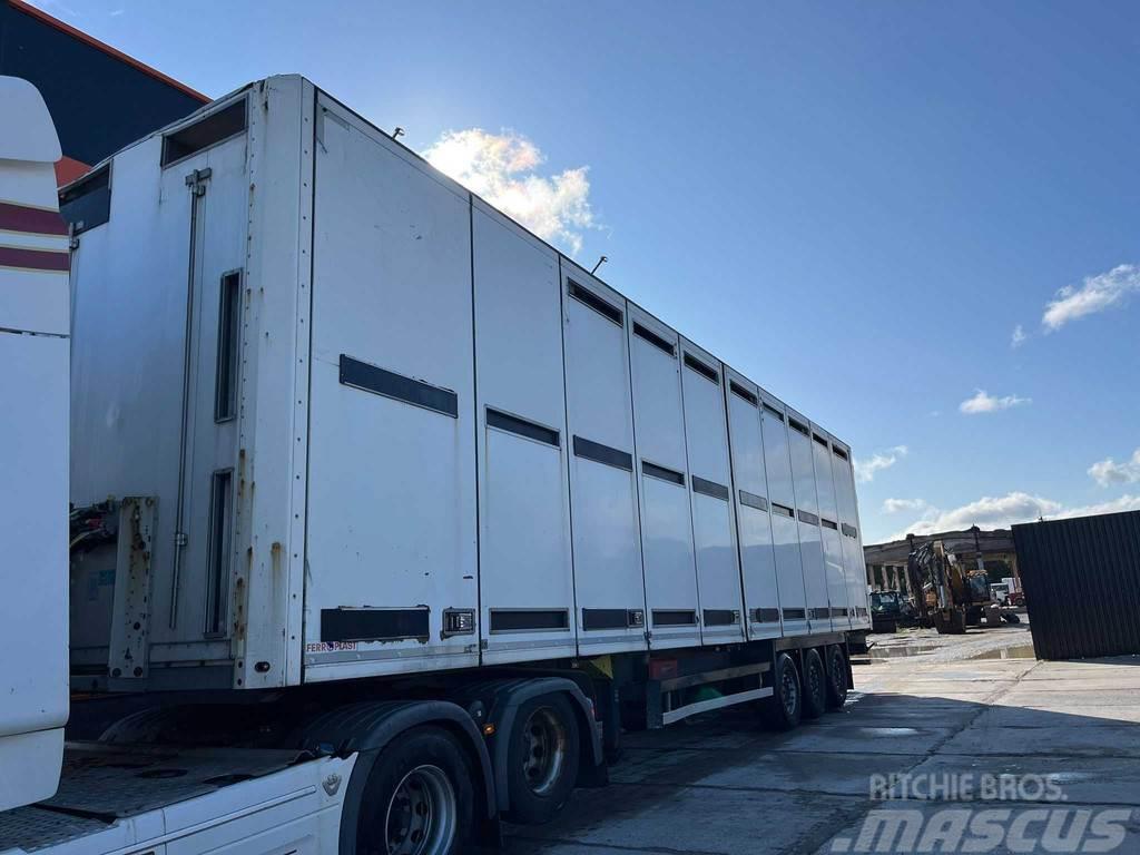 Schmitz Cargobull NKS SCB S3B BOX L=13682 mm Dyretransport semi-trailer