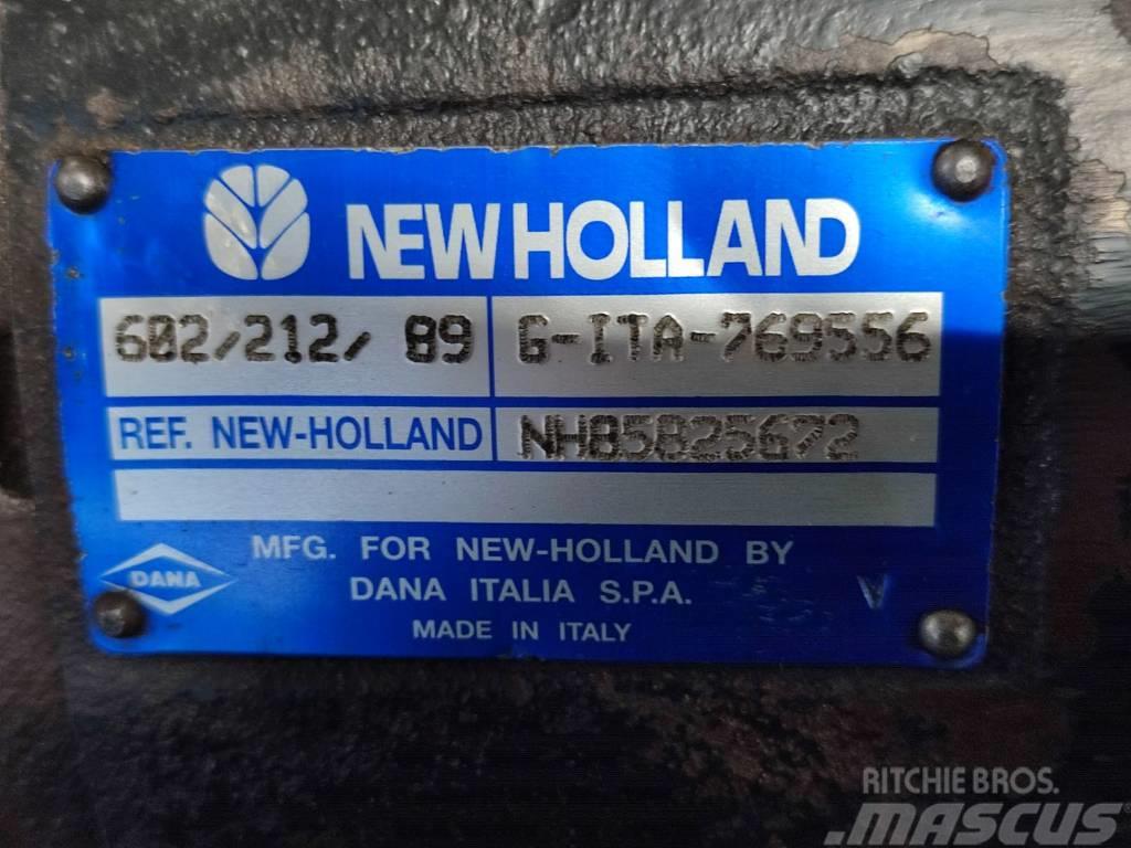 New Holland NEW HOLLAND LM 435 steering assist cylinder Chassis og understell