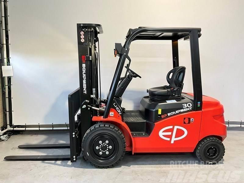 EP EFL303-B met een hefhoogte van 4,8 meter Elektriske trucker