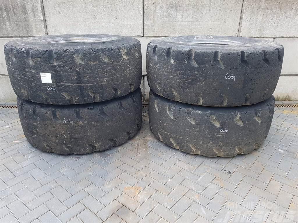 Goodyear 23.5-25 - Tyre/Reifen/Band Dekk, hjul og felger