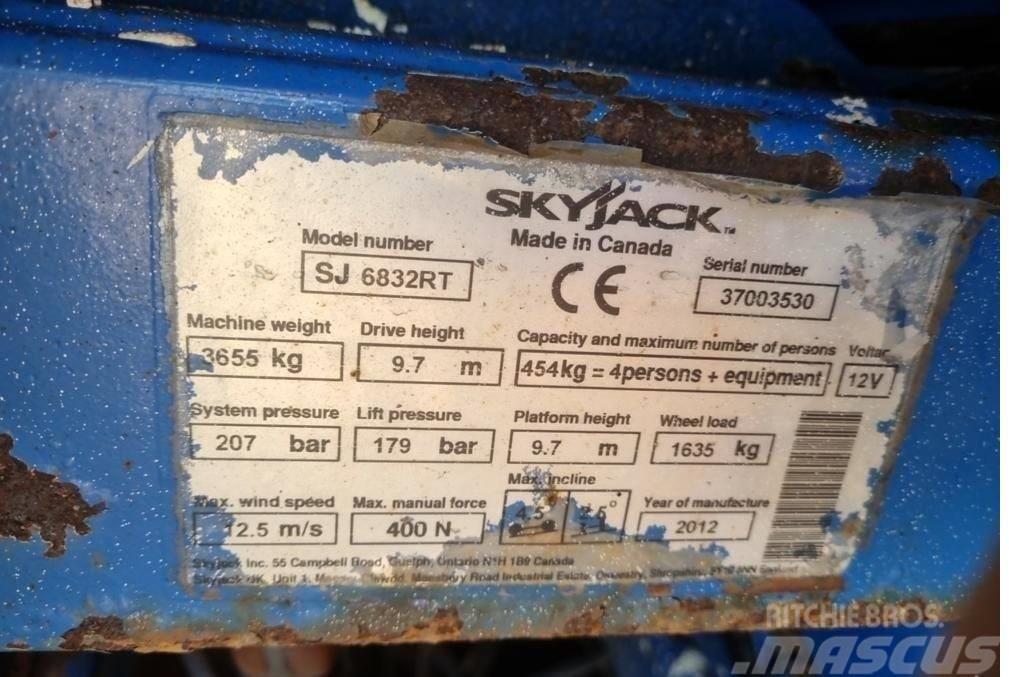 SkyJack SJ 6832 RT Sakselifter