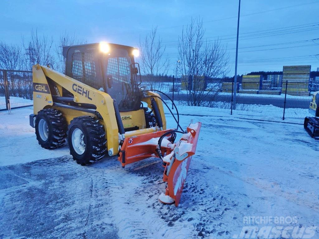 Gehl snow plough for skid loader Traktorgravere