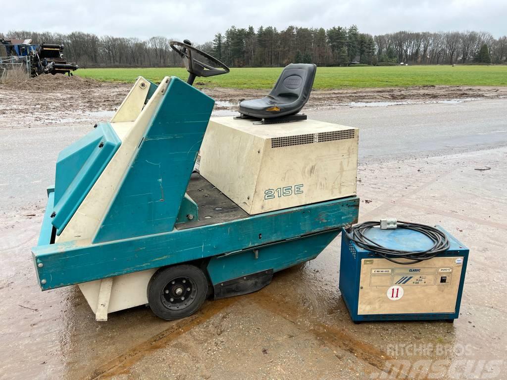 Tennant 215E Sweeper - Good Working Condition Feiemaskiner