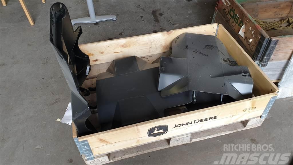 Timberjack / John Deere F005690 Bukskydd Chassis og understell