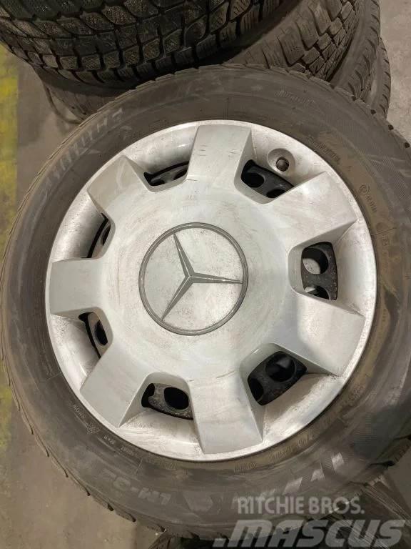 Bridgestone *Mercedes deksels met banden*205/55R16 Dekk, hjul og felger