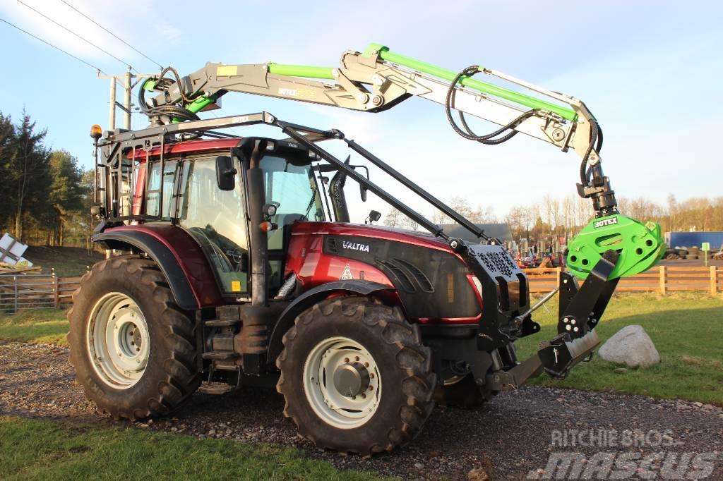 Valtra T163 Tractor with Botex 573 Forestry Loader Traktor med skogsutstyr