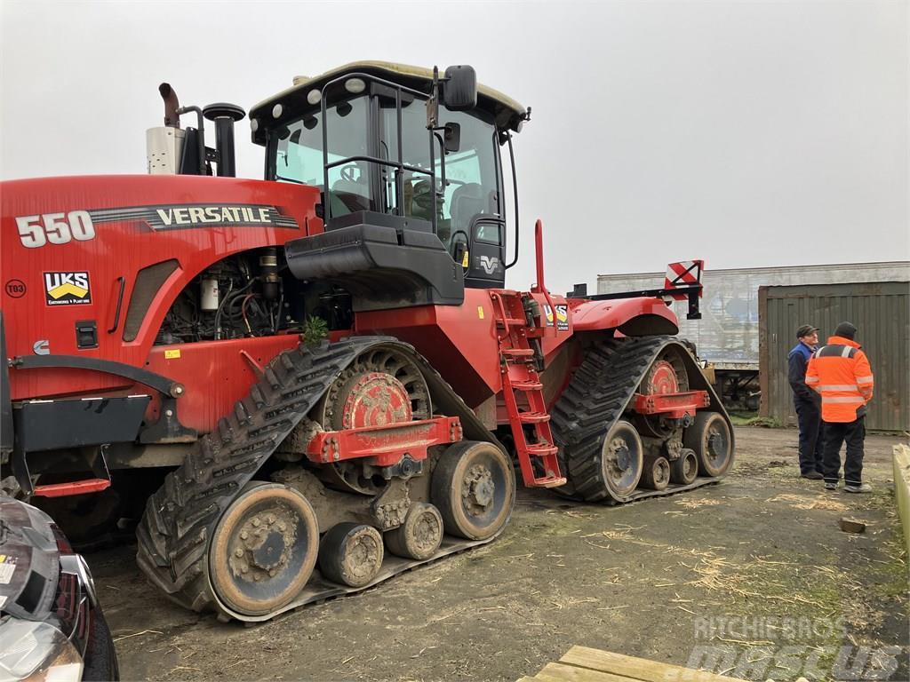 Versatile DT550 Traktorer