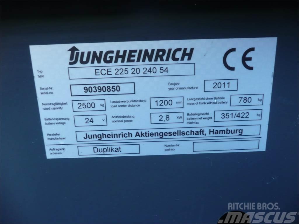 Jungheinrich ECE 225 2400X540mm Lavtløftende plukketruck