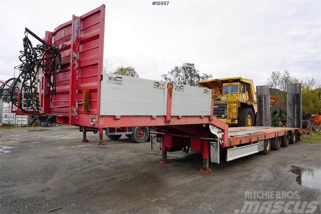 Damm 4 axle machine trailer with ramps and manual widen Andre hengere