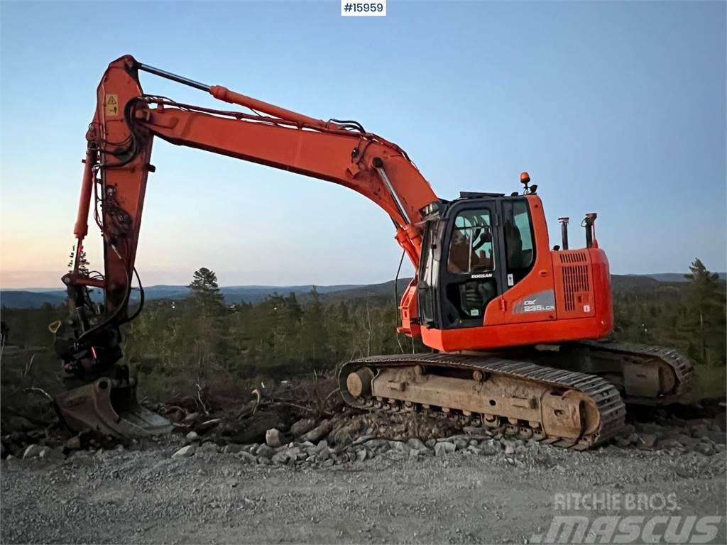 Doosan DX235LCR crawler excavator w/ GPS, bucket and tilt Beltegraver