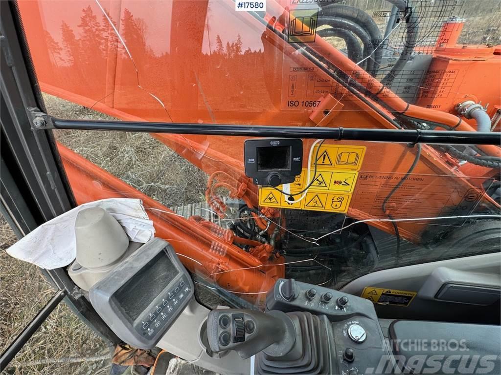 Hitachi ZX225 crawler excavator w/ 2 buckets and tilt WATC Beltegraver
