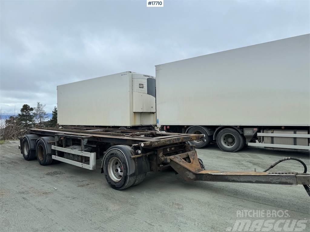 Istrail 3-axle hook trailer w/ tipper Andre semitrailere