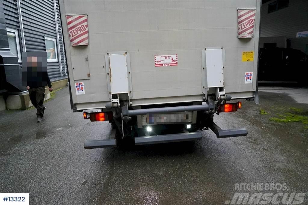 MAN TGL 8.210 Box truck w/ Zepro Lift Skapbiler