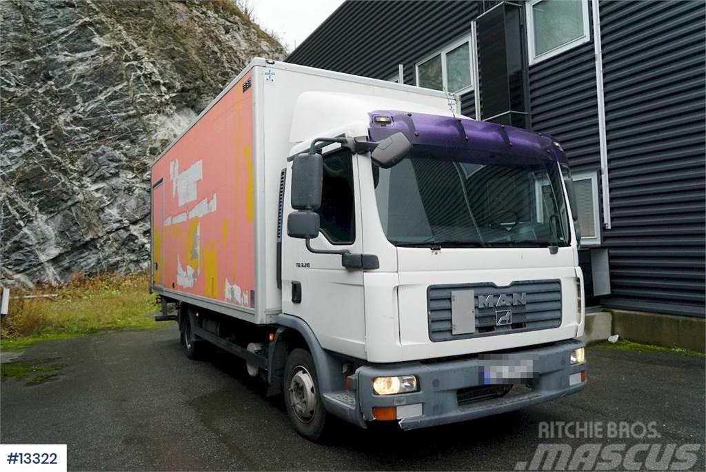 MAN TGL 8.210 Box truck w/ Zepro Lift Skapbiler