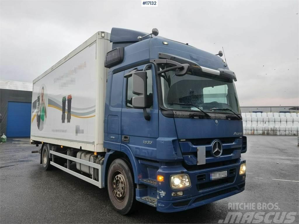 Mercedes-Benz Actros 1832 4x2 Box truck with lift and side openi Skapbiler