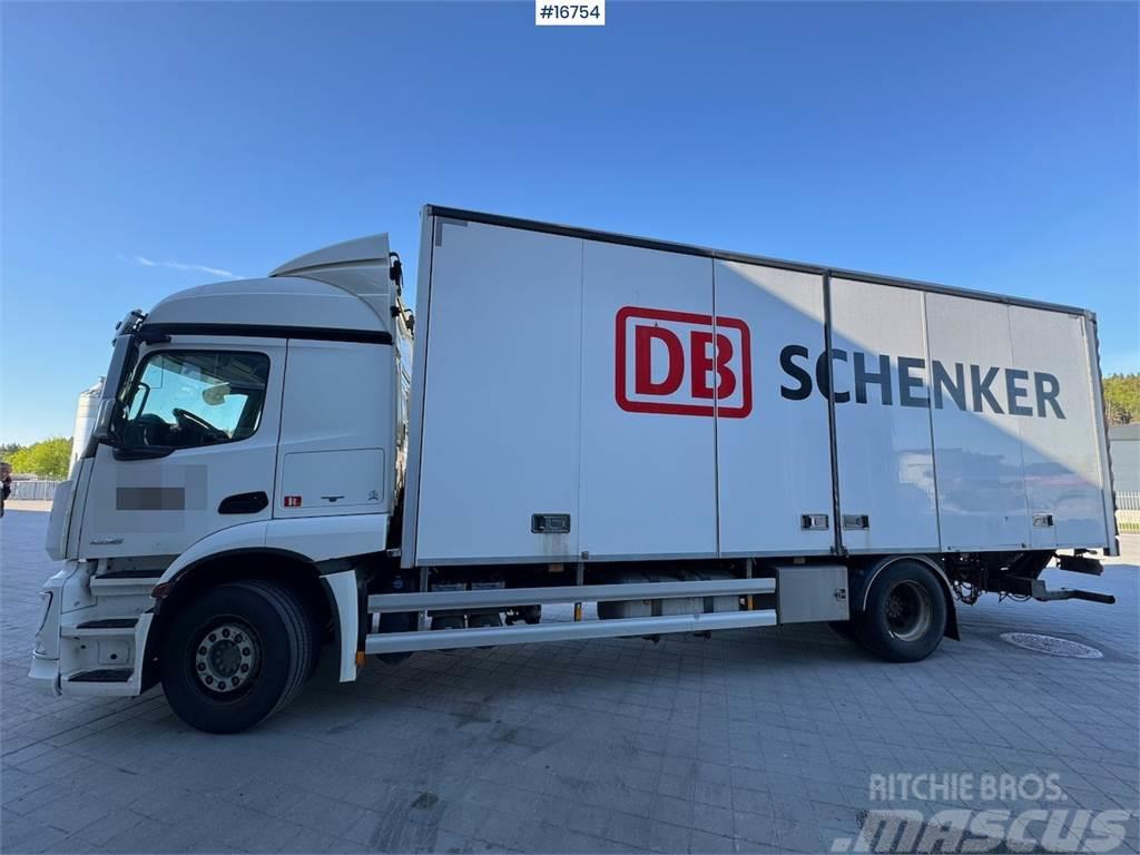 Mercedes-Benz Actros 1835 4x2 box truck w/ full side opening and Skapbiler