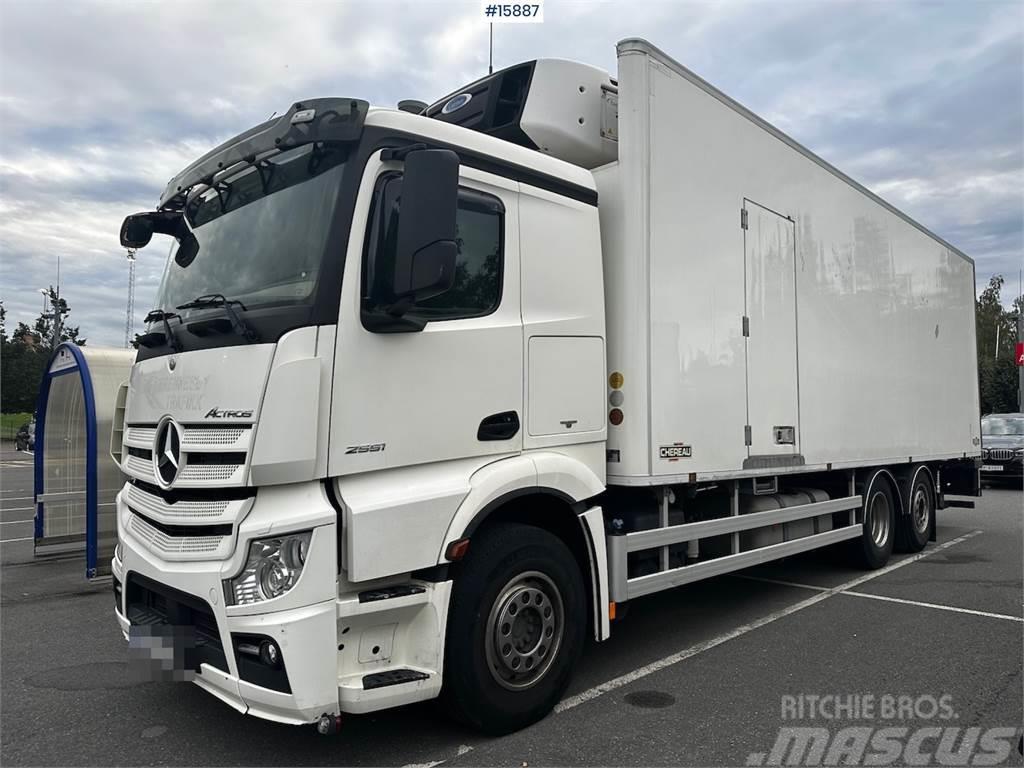 Mercedes-Benz Actros 6x2 Box Truck w/ fridge/freezer unit. Skapbiler