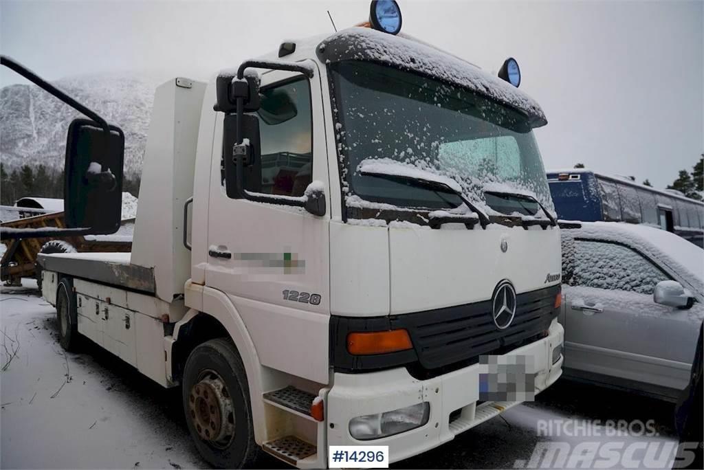 Mercedes-Benz Atego 1228 Tow truck w/ glasses and 2 winches. Bergingsbiler
