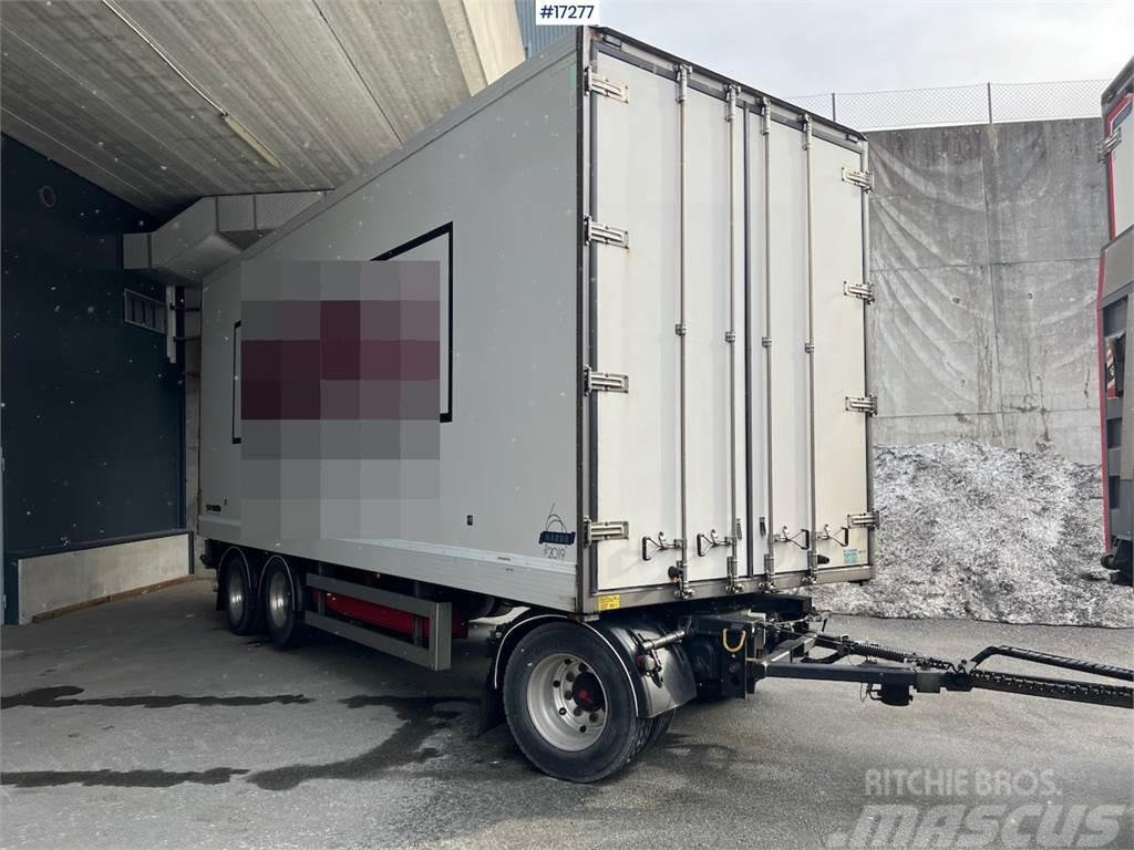 Närko 3 axle cabinet tow w/ full side opening and zepro  Andre hengere