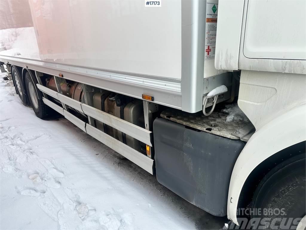Scania G450 6x2 Box truck w/ fridge/freezer unit. Skapbiler