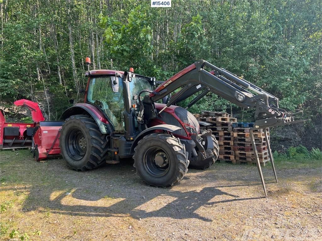Valtra N104 w/ front loader Traktorer