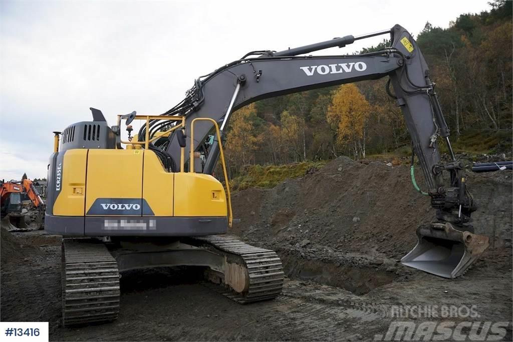 Volvo ECR235 Tracked excavator w/ Rototilt and 1 bucket Beltegraver