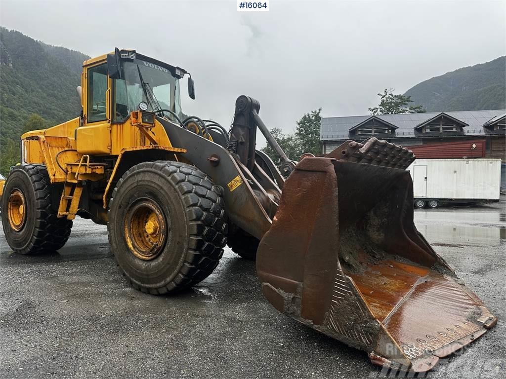 Volvo L180E Wheel Loader w/ Bucket and good tires. Hjullastere