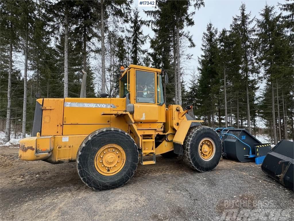 Volvo L90D Wheel loader w/ folding wing tray and scale.  Hjullastere
