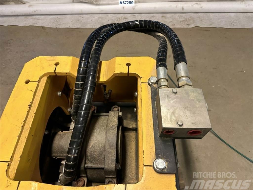 Engcon PP 350 Ground vibrator new on pallet Annet