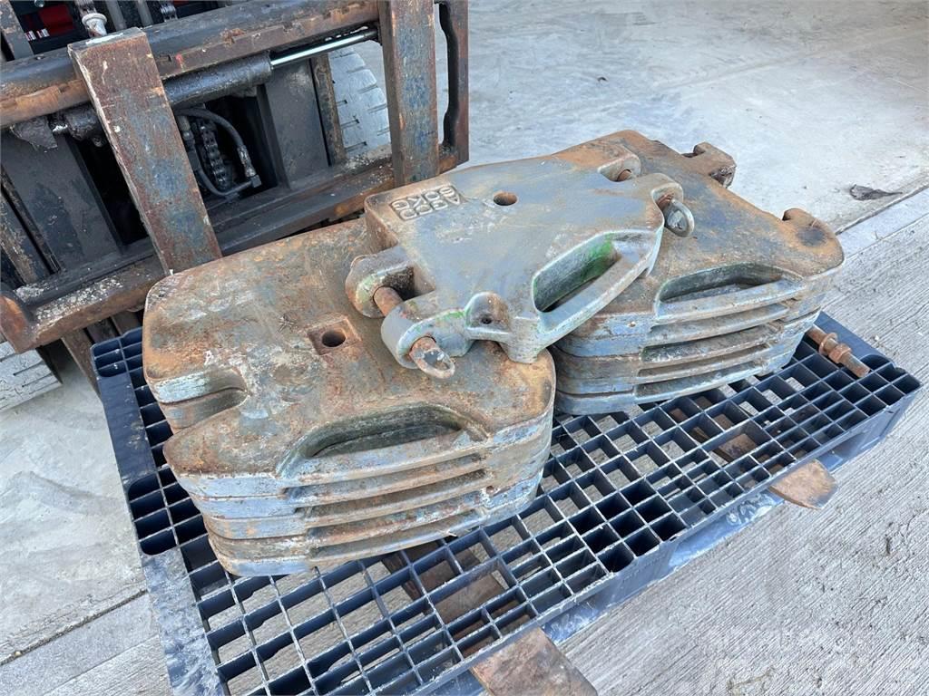 Massey Ferguson Set of front weights with centre tow weight Front lodd
