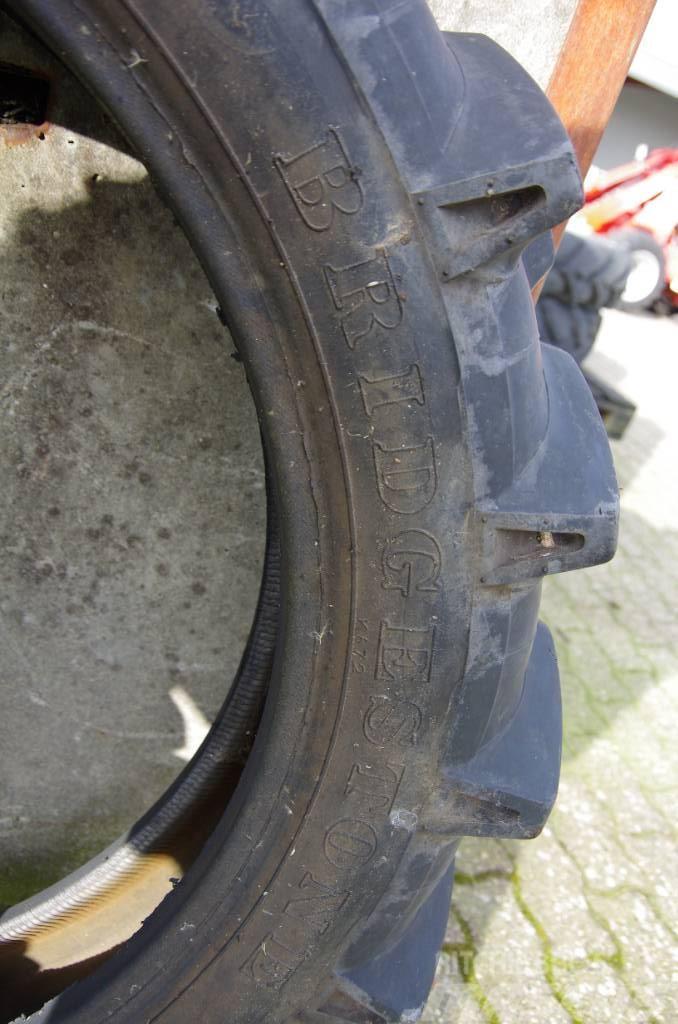 Bridgestone 7.00 R 24 Dekk, hjul og felger