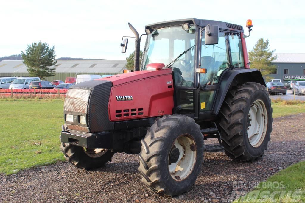 Valtra 6300 Tractor Traktor med skogsutstyr