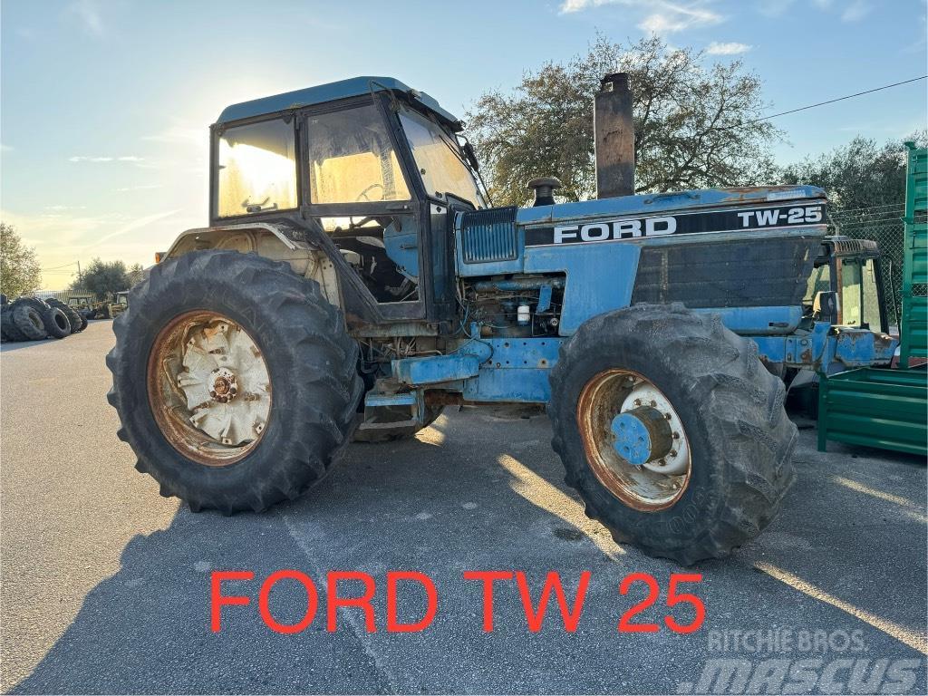 Ford / New Holland TW25 Traktorer