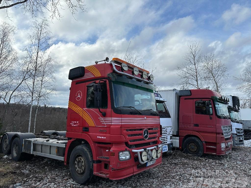 Mercedes-Benz 2550 L 6X2 Actros Chassis