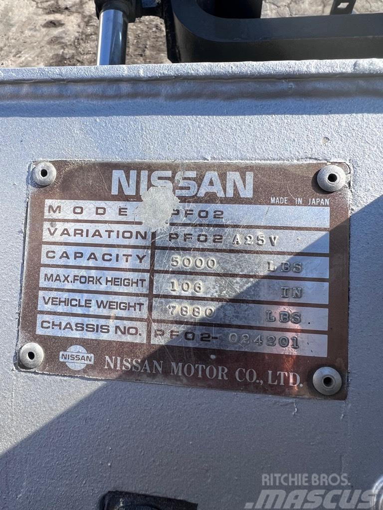Nissan PF02A25V Terrenggående gaffeltruck