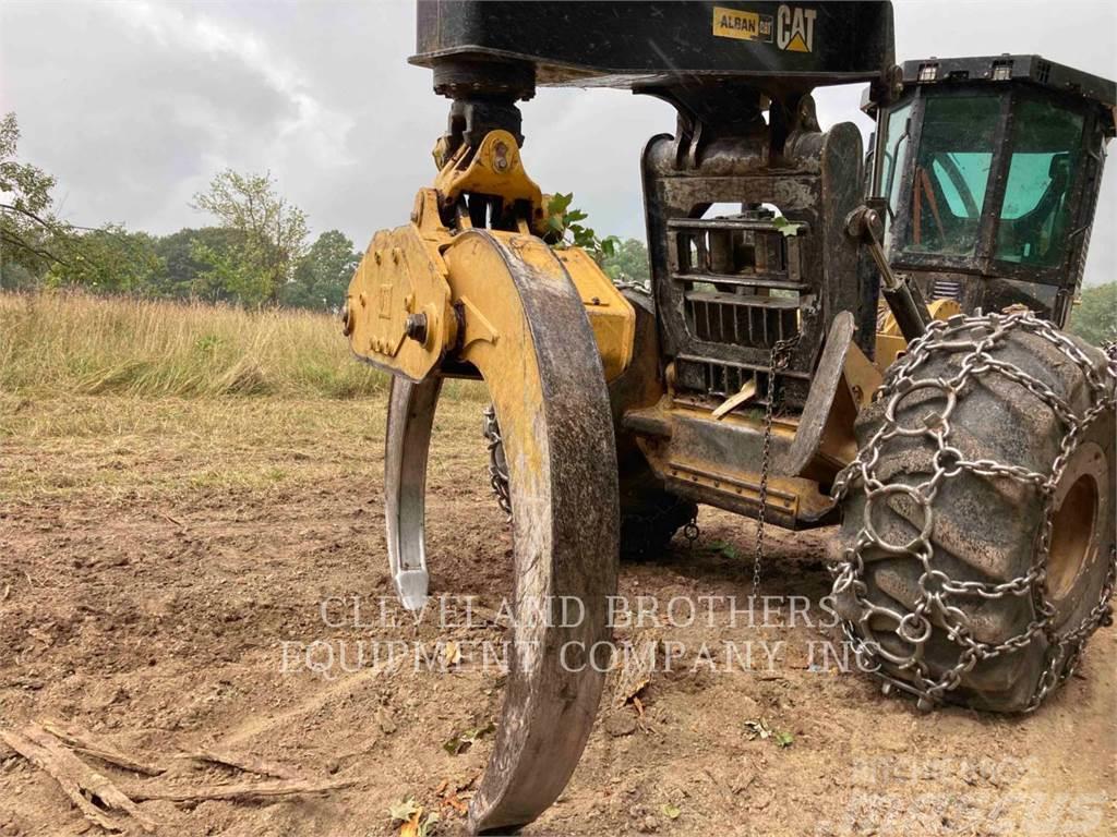 CAT 535D Traktor med skogsutstyr