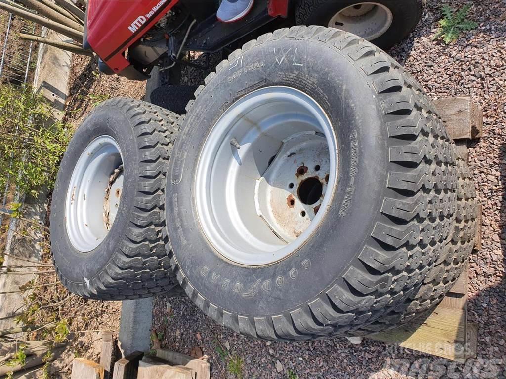 Goodyear 29x12.50-15 x4 Dekk, hjul og felger