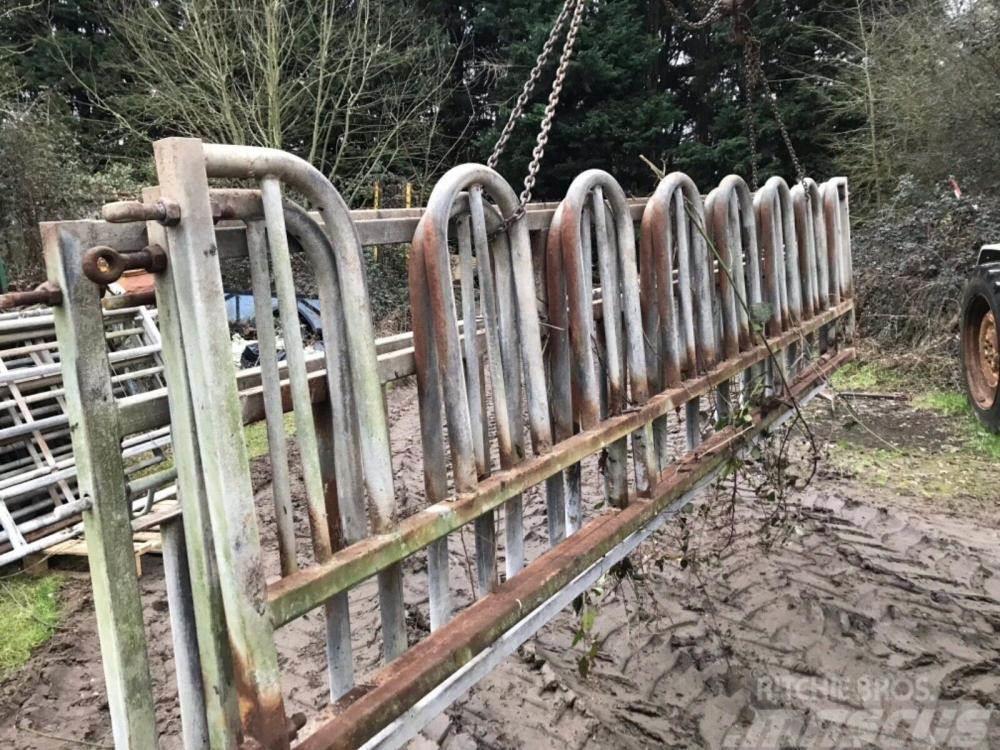  Cattle feed barriers 14 ft 6 Livdyr annet utstyr
